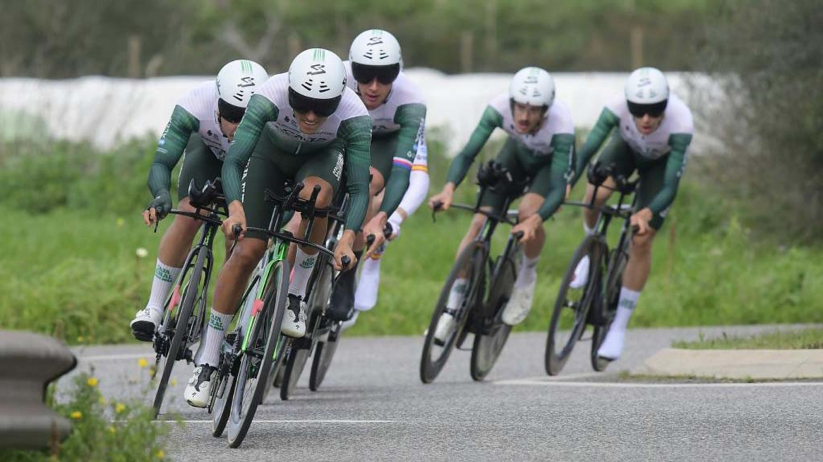 Un regreso de documental: Caja Rural-Seguros RGA vuelve al Tour… y lo contará desde dentro