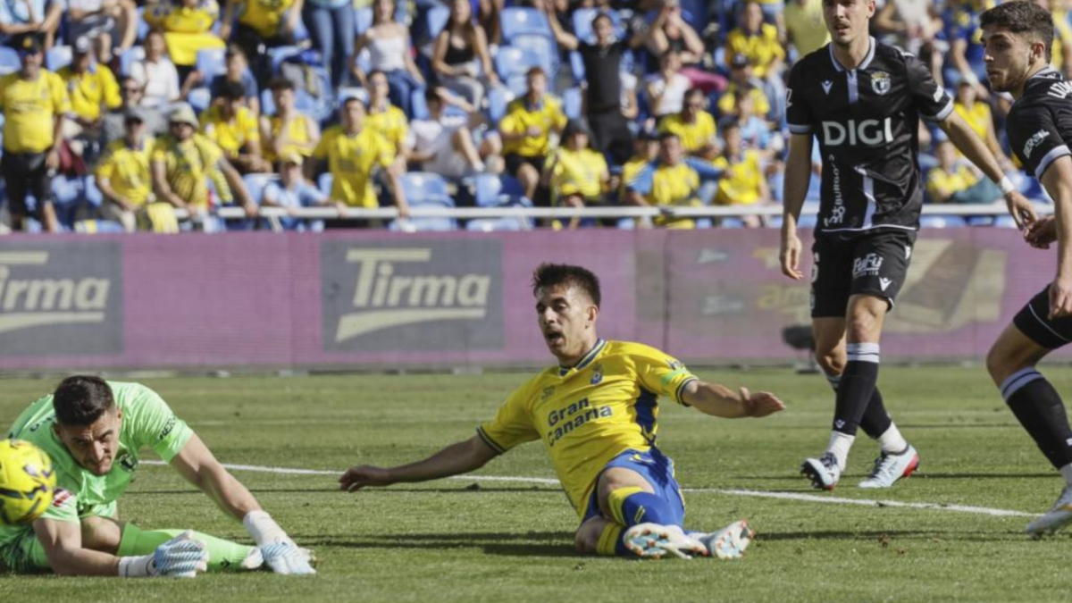 La cuenta pendiente de Las Palmas: marcarle por fin al Burgos