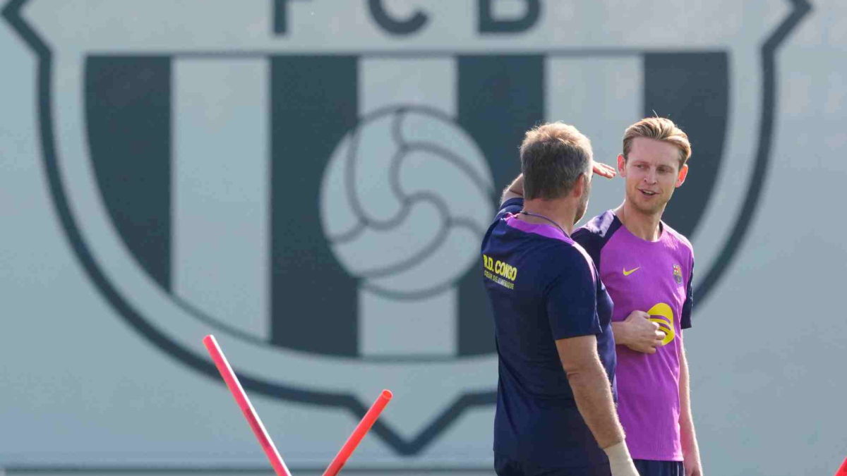 Barca bi quan về tương lai của De Jong