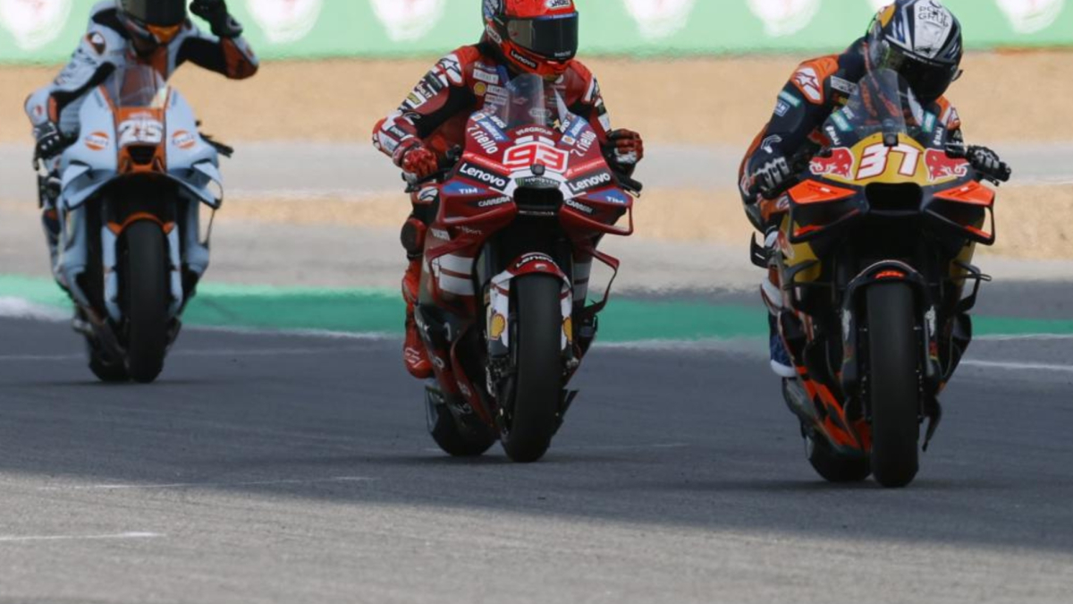 Los pilotos de MotoGP, divididos con el toque de Marc Márquez y Acosta, pero Álex 'raja': "Se cargan el show"