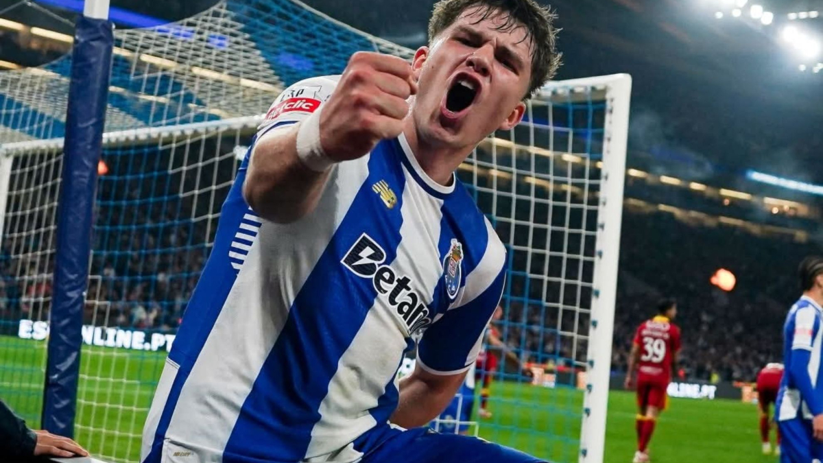 Pietuszewski, el ‘dragón’ que está incendiando la banda del Oporto