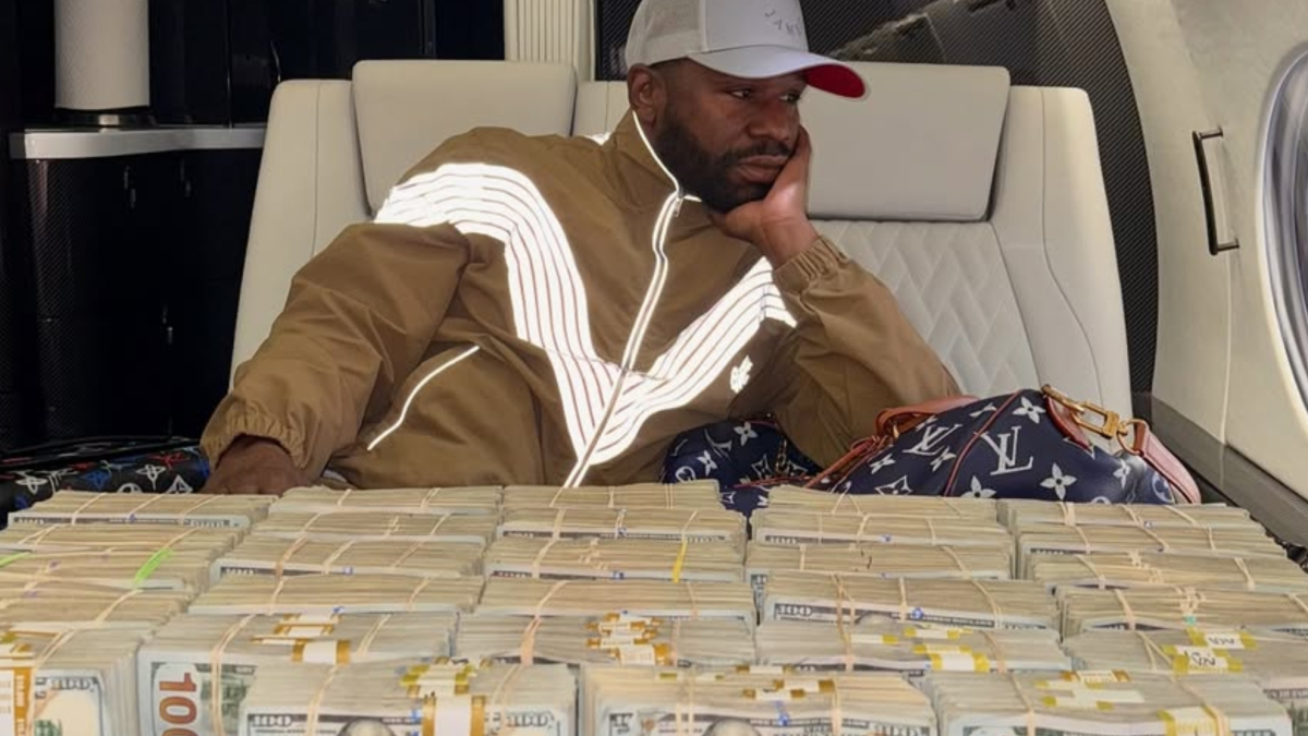 Ba trận đấu và kiện tụng: Mayweather hết tiền?