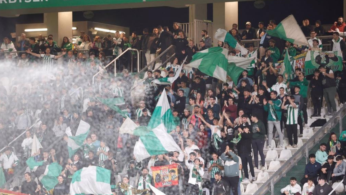 Las denuncias de LaLiga: saludo nazi en Córdoba, episodio racista y botellas al campo en el derbi