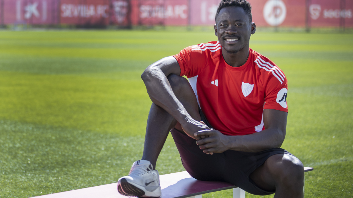 El Sevilla busca sustituto para Akor Adams tras su traspaso al Venezia