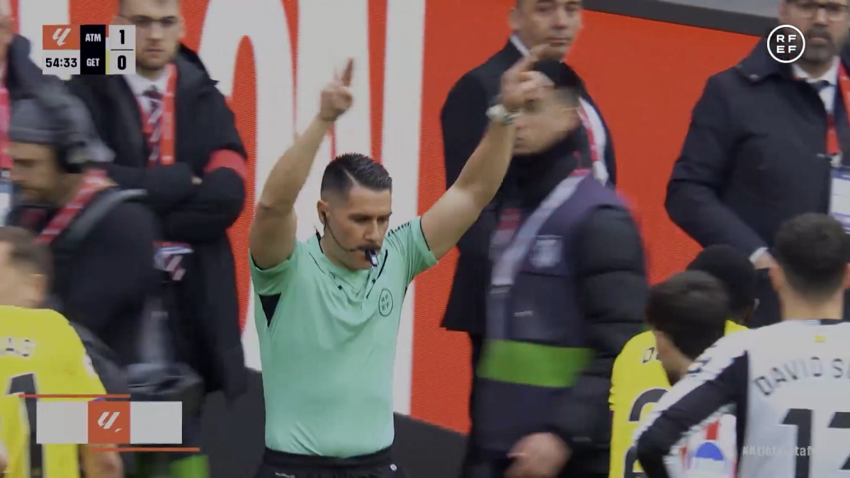 El audio VAR de la roja a Abqar: "Toca los testículos del adversario