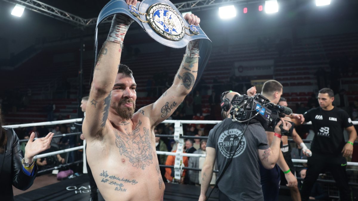 Jon Fernández gana al neerlandés Bilal y retiene su corona europea del superligero