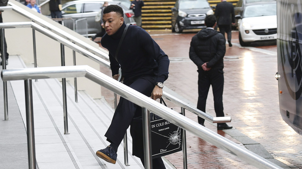 El detalle de la llegada de Mbappé: bolso de más de 3000 euros... y mensaje 'oculto'
