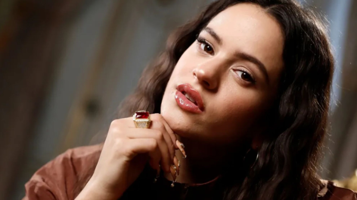 Rosalía confiesa su acercamiento a Dios y uno de sus grandes miedos: "Algo me lo pedía"