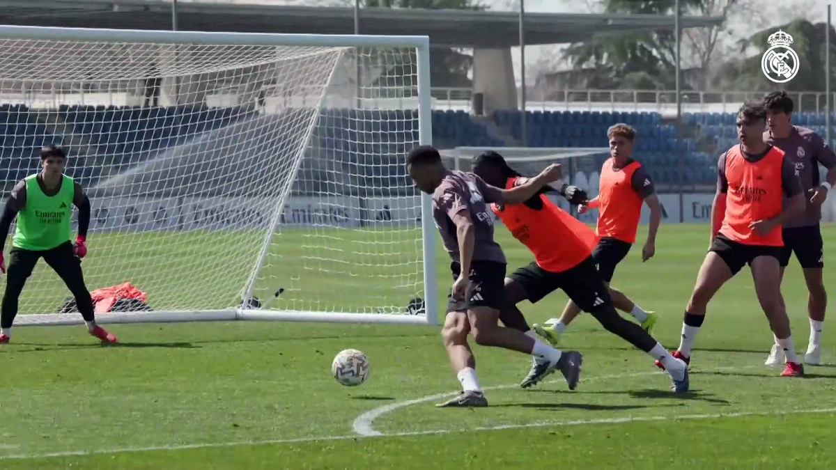 Mbappé afina puntería: gol 'maradoniano' antes del derbi