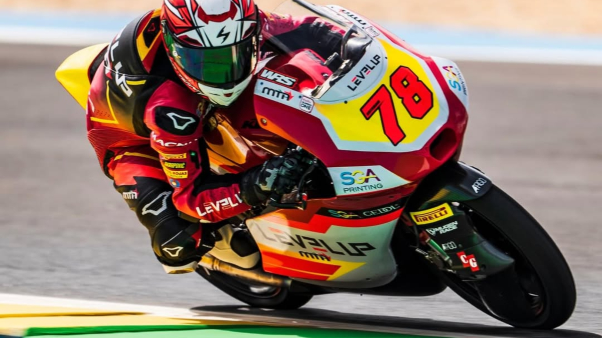 Joel Esteban se estrena en la pole de Moto3
