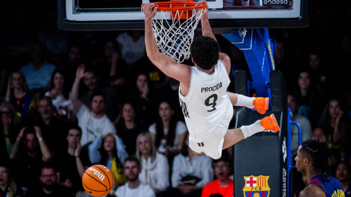 Un Real Madrid apoteósico aplasta al Barça y silencia el Palau