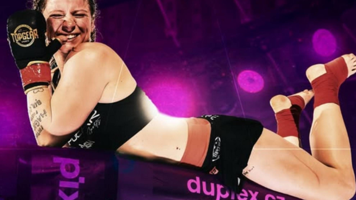 Una luchadora e influencer de 23 años muere tras ser arrollada por un camión