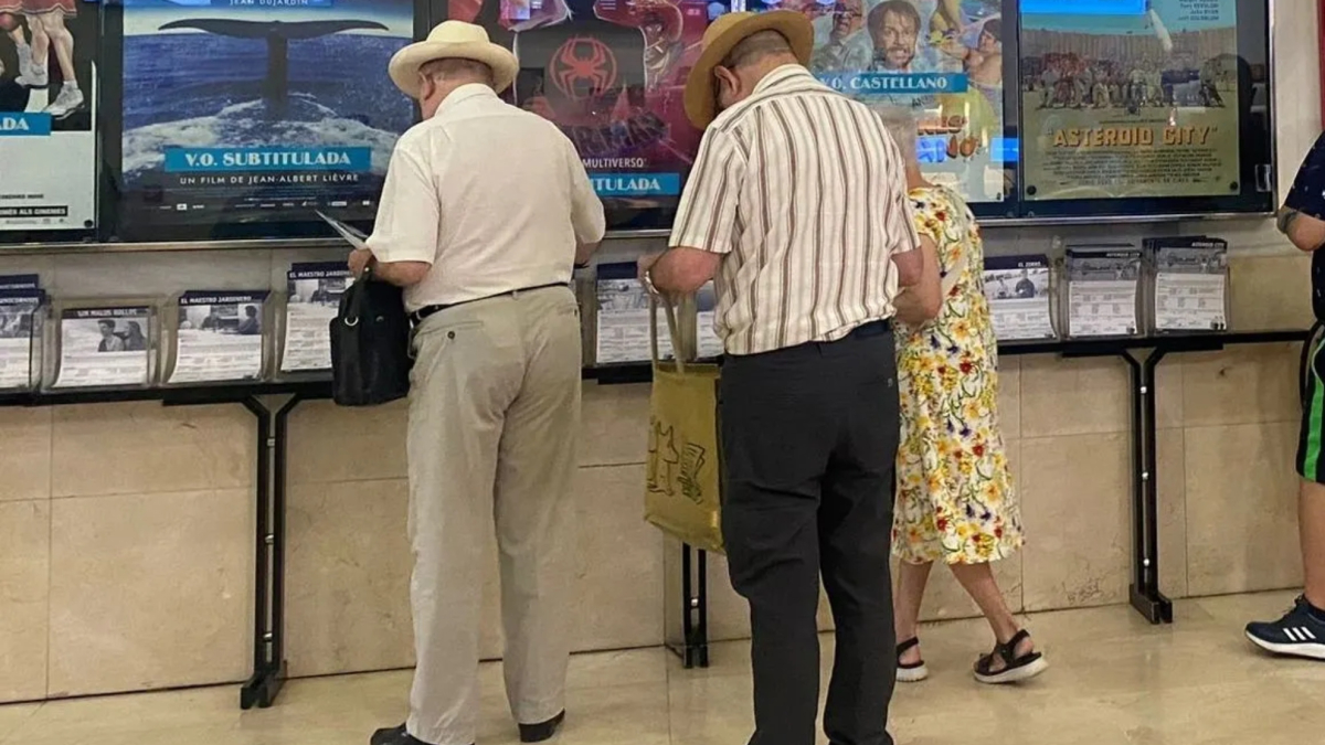 El Consejo de Ministros lo confirma: el cine seguirá costando dos euros para los mayores de 65