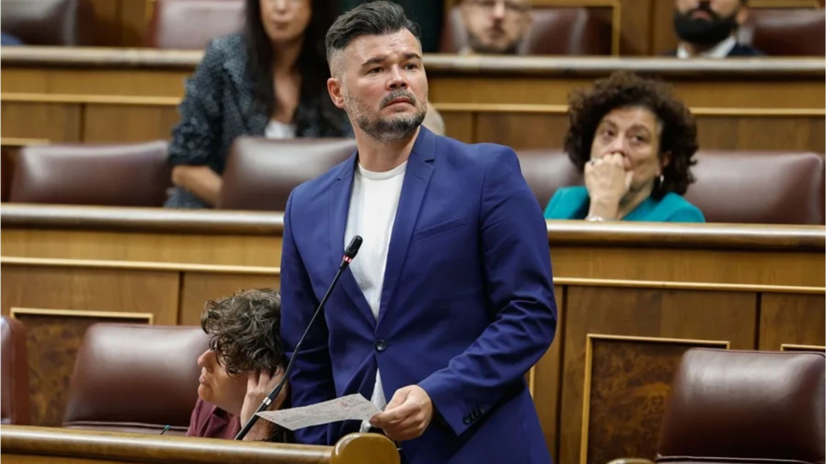 Gabriel Rufián responde a Feijóo: "Estar con quien amenaza tu país te hace un lacayo, no un patriota