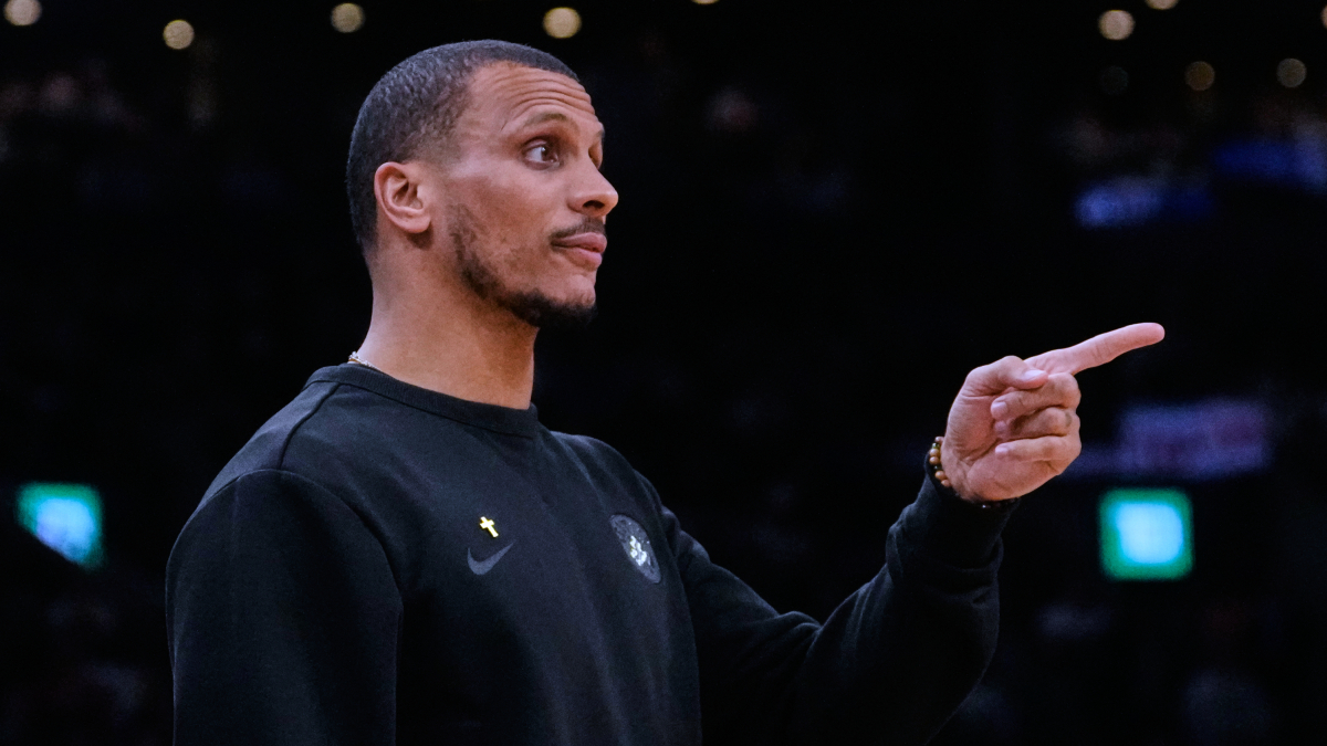 Joe Mazzulla của Celtics được vinh danh là HLV xuất sắc nhất NBA