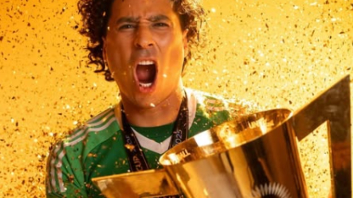 El 'Memo' Ochoa regresa a tiempo de unirse a Cristiano y Messi en el Olimpo de los Mundiales con 40 años