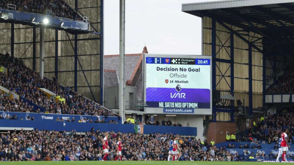 Aumentan los errores arbitrales y del VAR en la Premier League