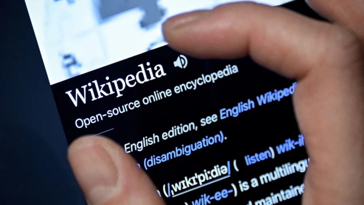 Wikipedia prohíbe usar inteligencia artificial para escribir los artículos de la web