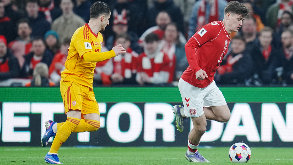 Đan Mạch thắng đậm, tiến gần World Cup
