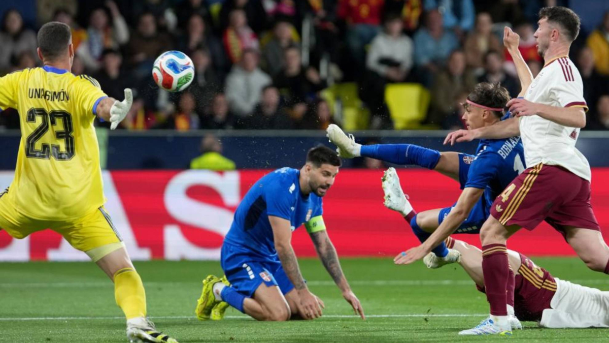 Espaldarazo de Luis de la Fuente a Unai Simón