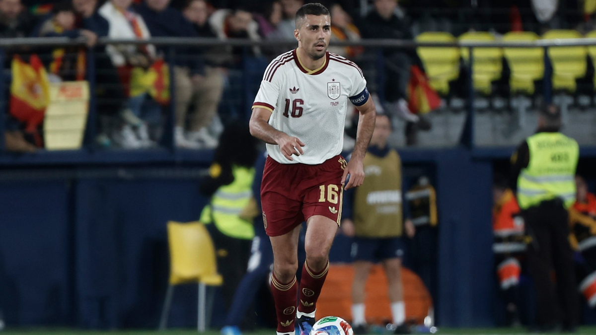 Rodri bác bỏ tin đồn mở cửa đến Real Madrid: "Họ cắt xén phỏng vấn