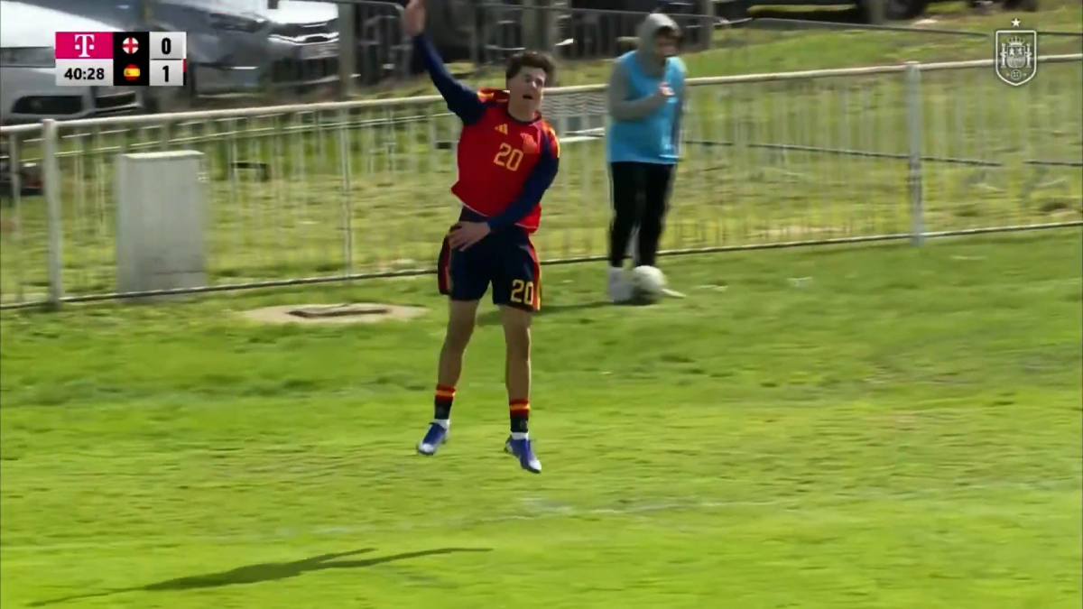 España tumba a Inglaterra y mira a la Ronda 2