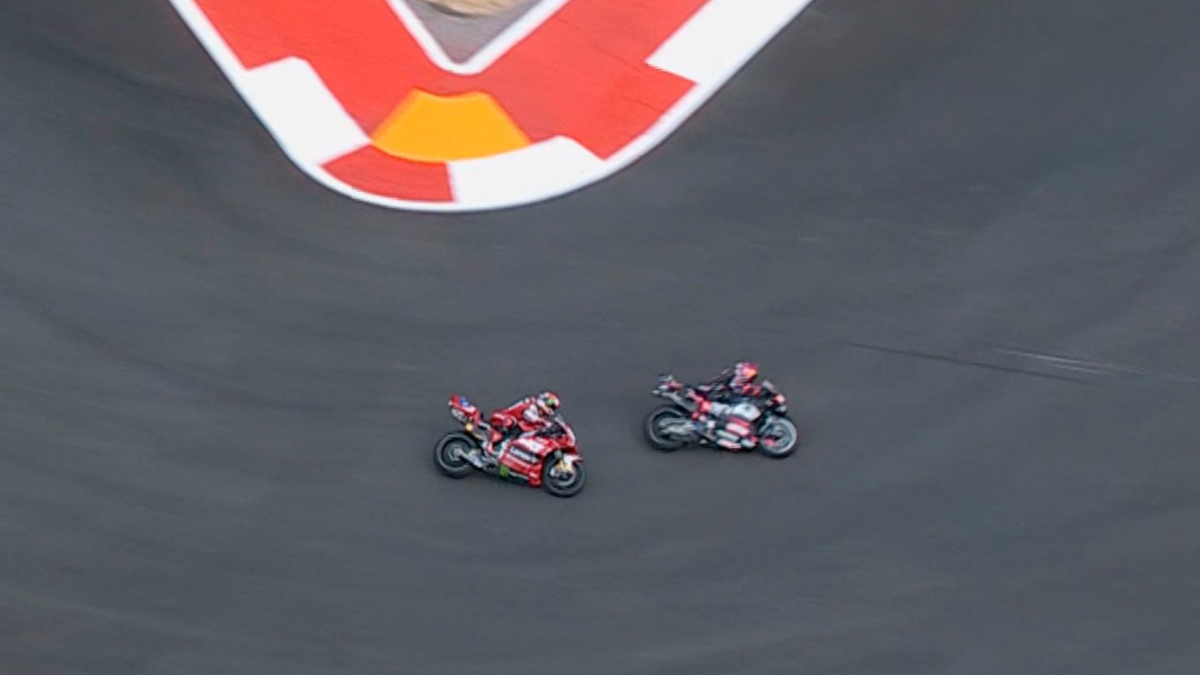 El vibrante adelantamiento de Jorge Martín a Bagnaia para coronarse en el sprint de Las Américas