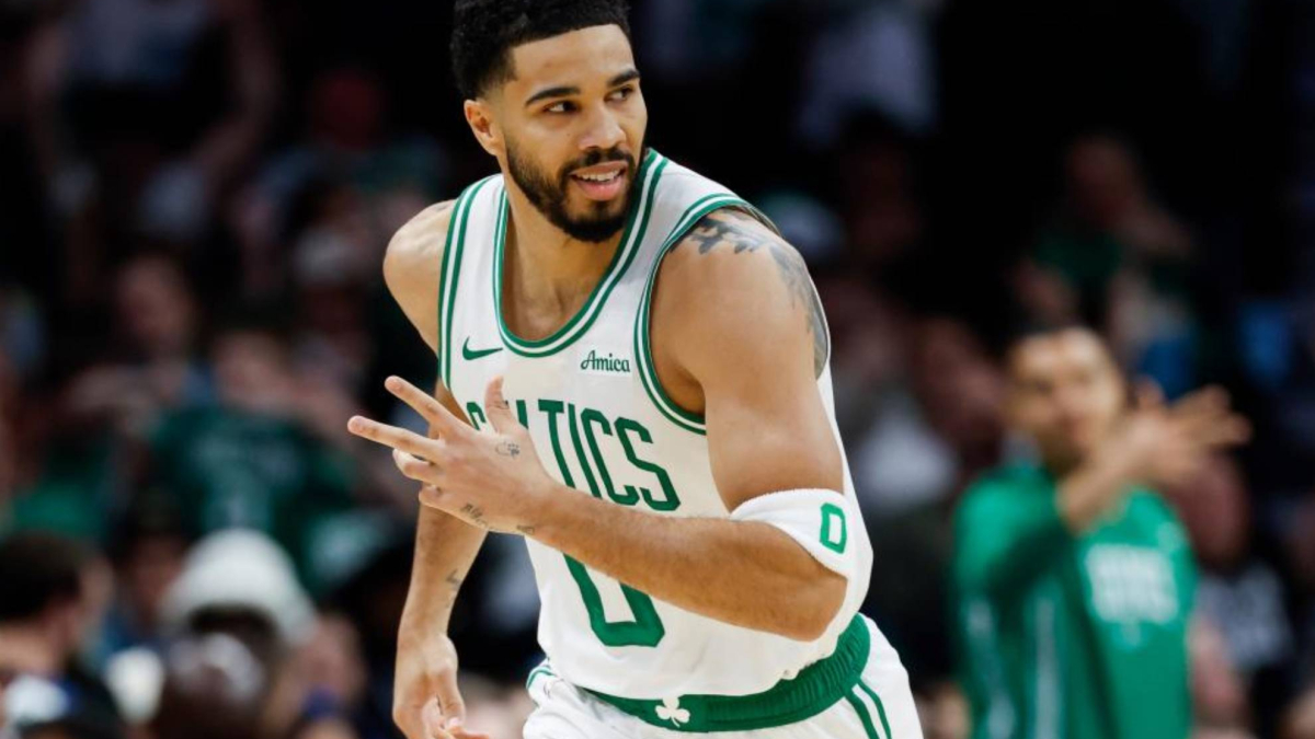 La mejor versión 'post lesión' de Tatum mete a los Celtics en los playoffs