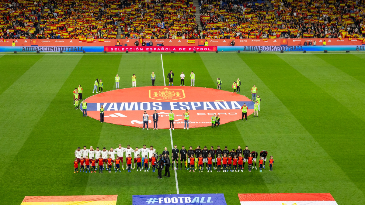 El Espanyol condena los cánticos racistas del España-Egipto: "Es injusto que se atribuyan a nuestros aficionados"