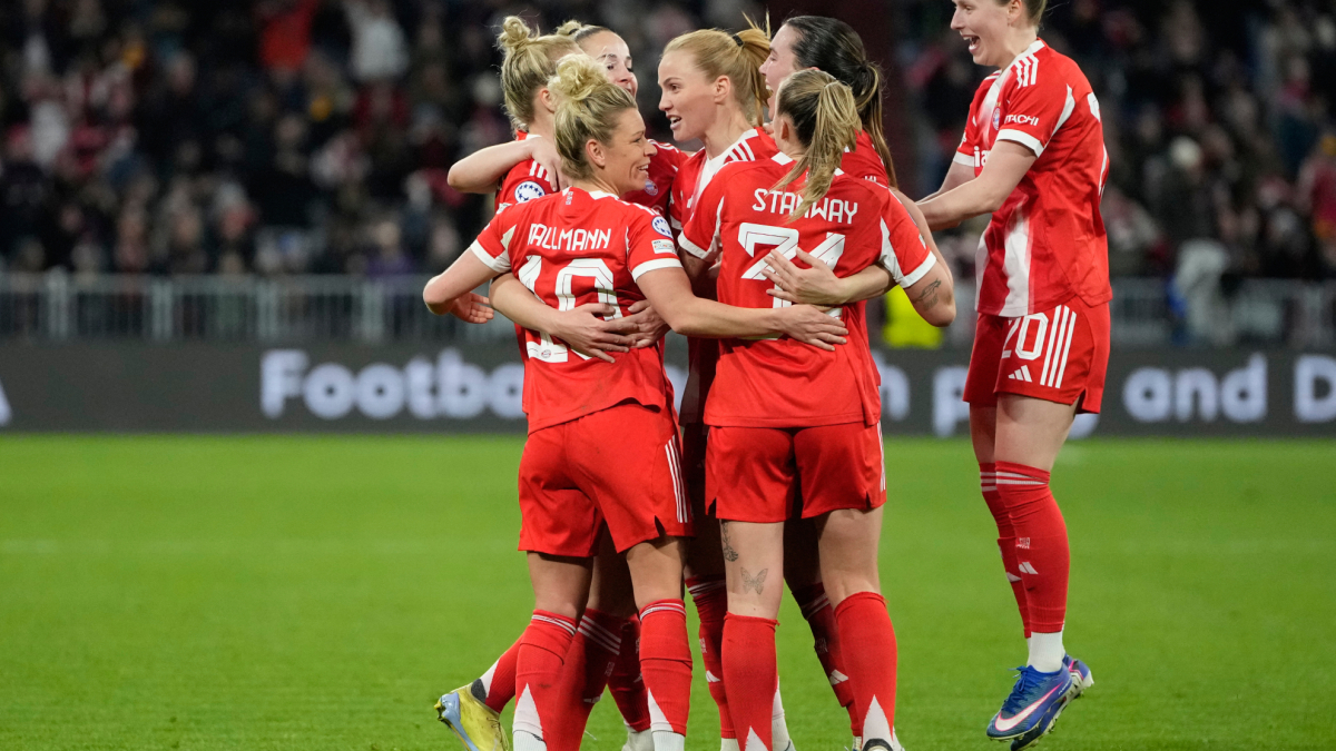 Bayern Munich vào bán kết