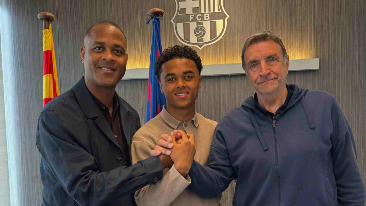 Barca giữ chân con trai cựu danh thủ Kluivert