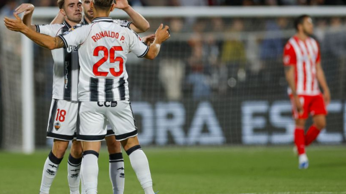 Ronaldo ra sân, có bàn thắng