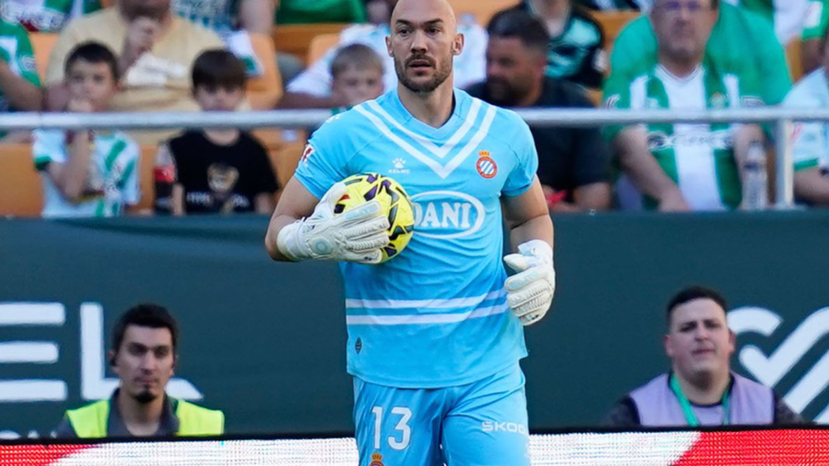 Dmitrovic le pone el candado a la portería perica