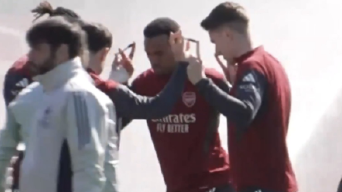Novedoso entrenamiento del Arsenal: ejercicios con balón... ¡con bolígrafos de por medio!