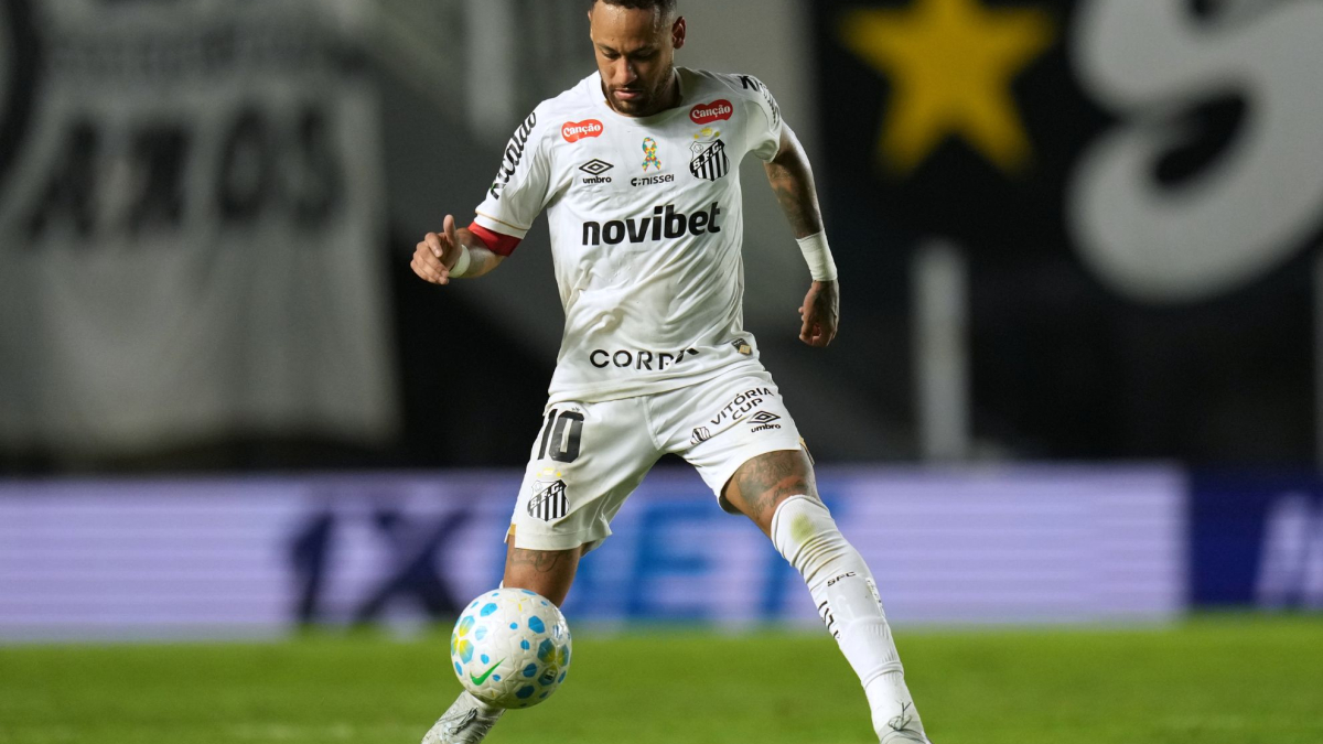 Neymar vuelve a pasar por quirófano