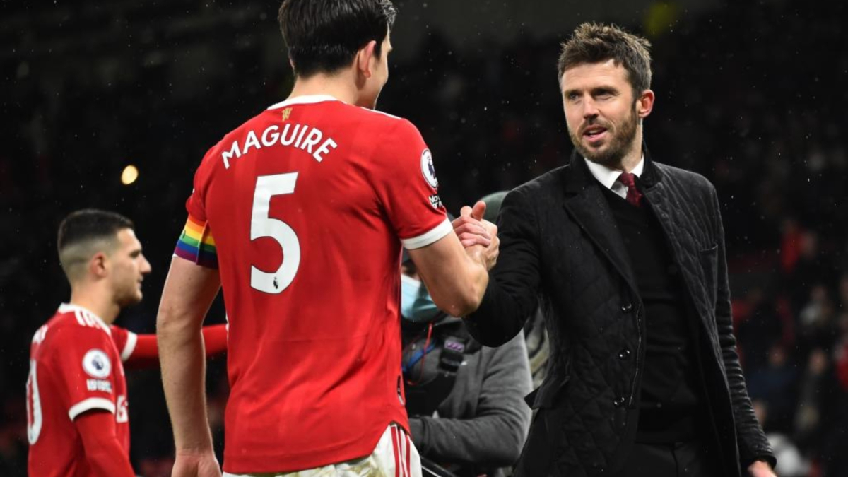 Man United giữ chân Maguire