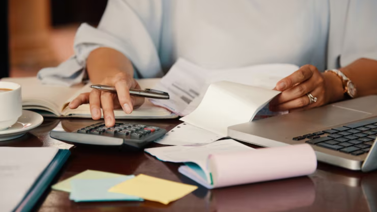 Descubre cómo pagar menos en la de declaración de la Renta 2025: todos los gastos que puedes deducirte