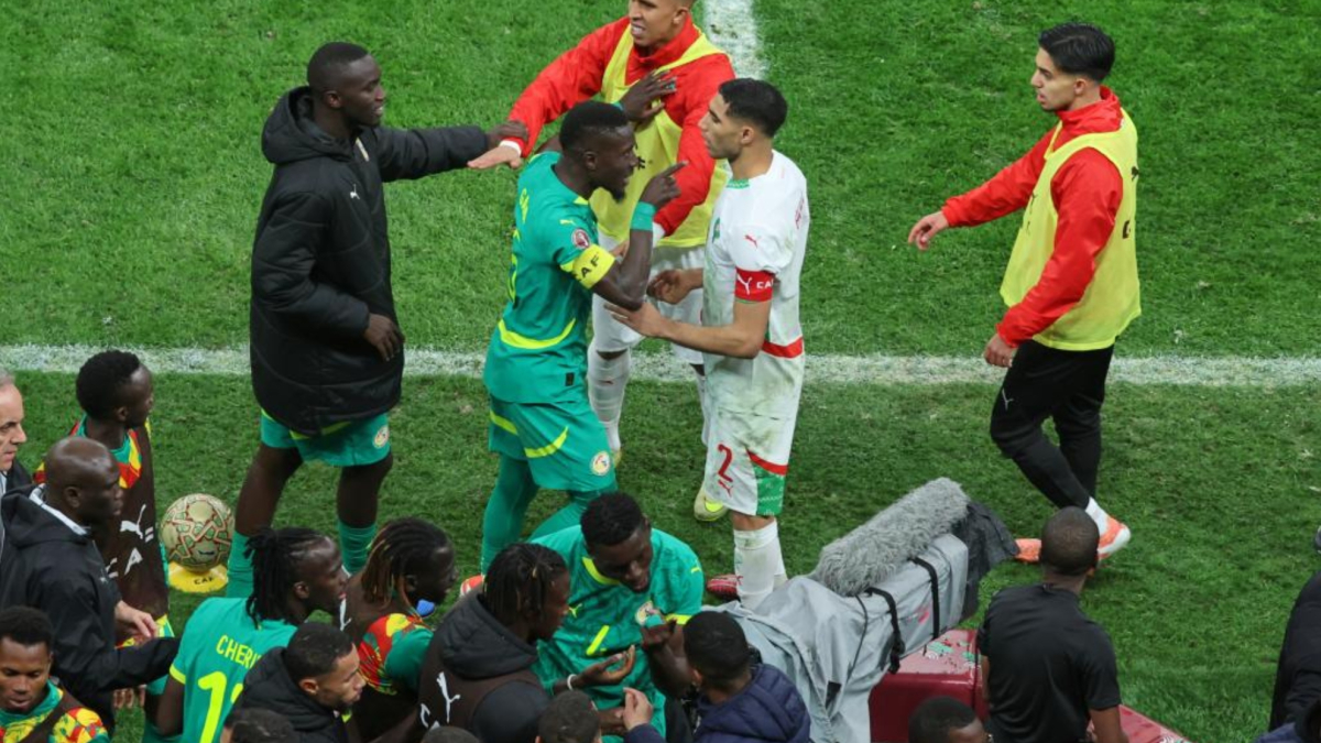 Achraf: "Tôi không tự hào về hình ảnh khăn tắm