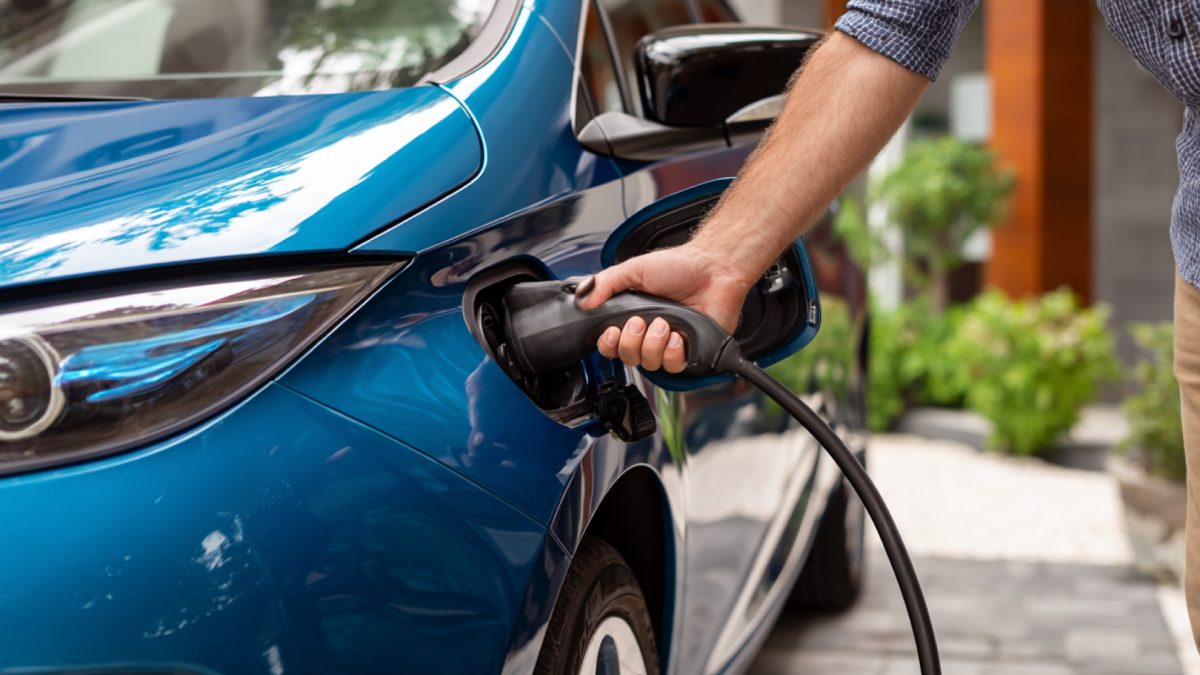 ¿Estamos empezando los españoles a 'rendirnos' al coche eléctrico?
