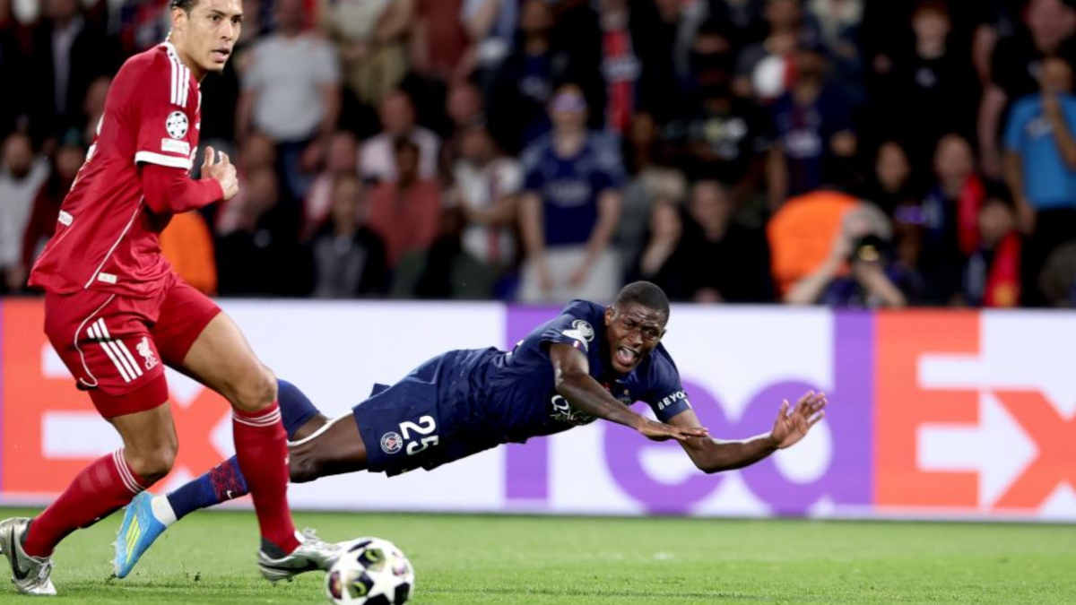 El nuevo arma de destrucción masiva de Luis Enrique: las 'manos' de Nuno Mendes