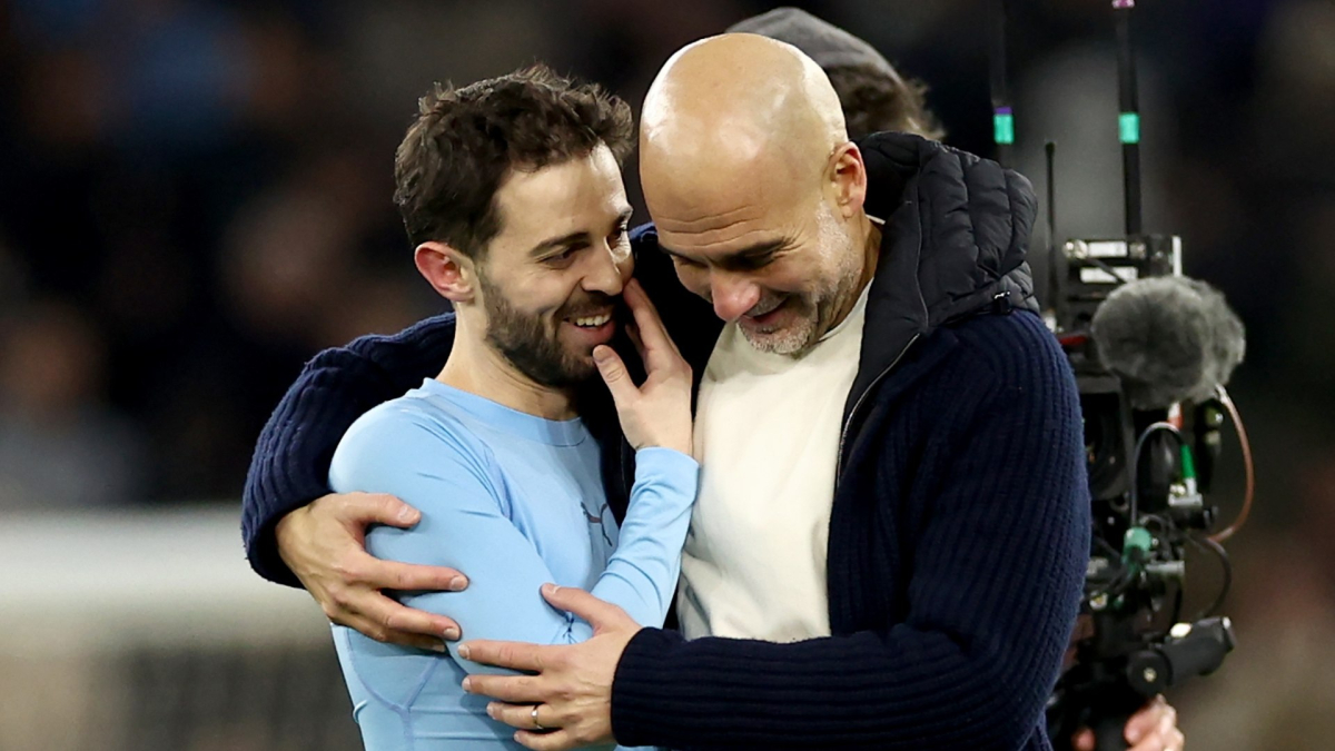 Guardiola bromea: "Estoy enfadado con Bernardo, le dije que cuando tomara una decisión me avisara"