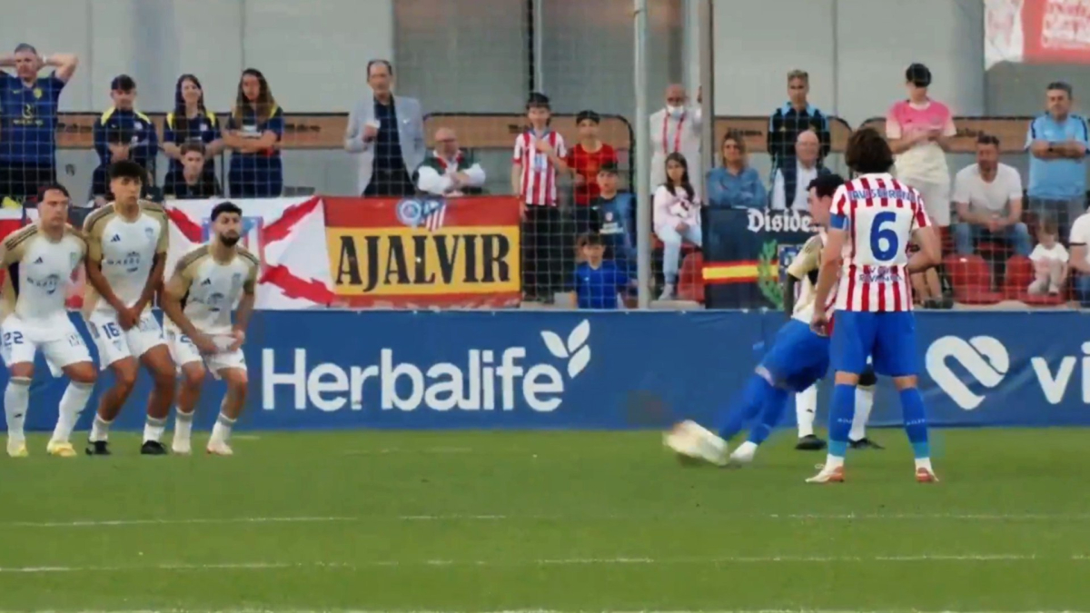 El Atleti tiene un 'imitador' de Julián en el filial: ¡qué golazo de libre directo!