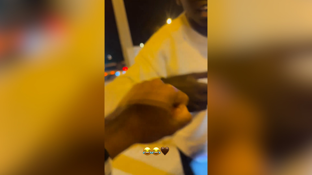 La divertida celebración de Lamine con un aficionado cuando abandonaba el Camp Nou