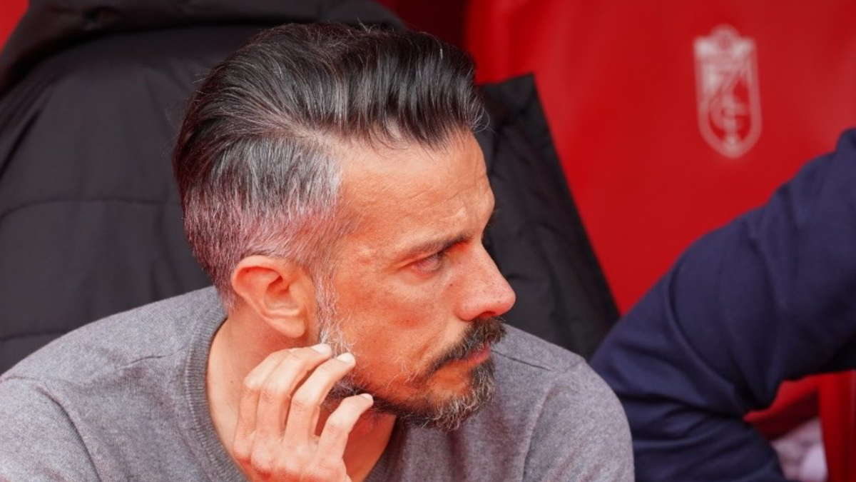 Rajada de Rubén de la Barrera tras perder en Granada: "Se me avisa que van a expulsar a Víctor García cuando lo iba a cambiar