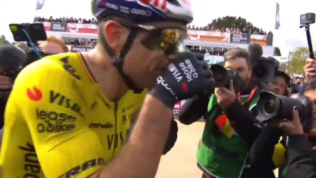 La emoción de Van Aert y su recompensa monumental: ¡no paraba de llorar!