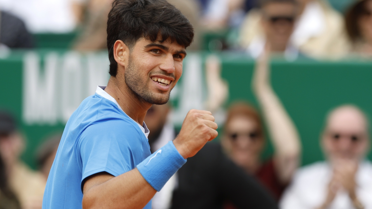 A qué hora juega Alcaraz contra Virtanen: horario y dónde ver hoy en TV el partido del Conde de Godó