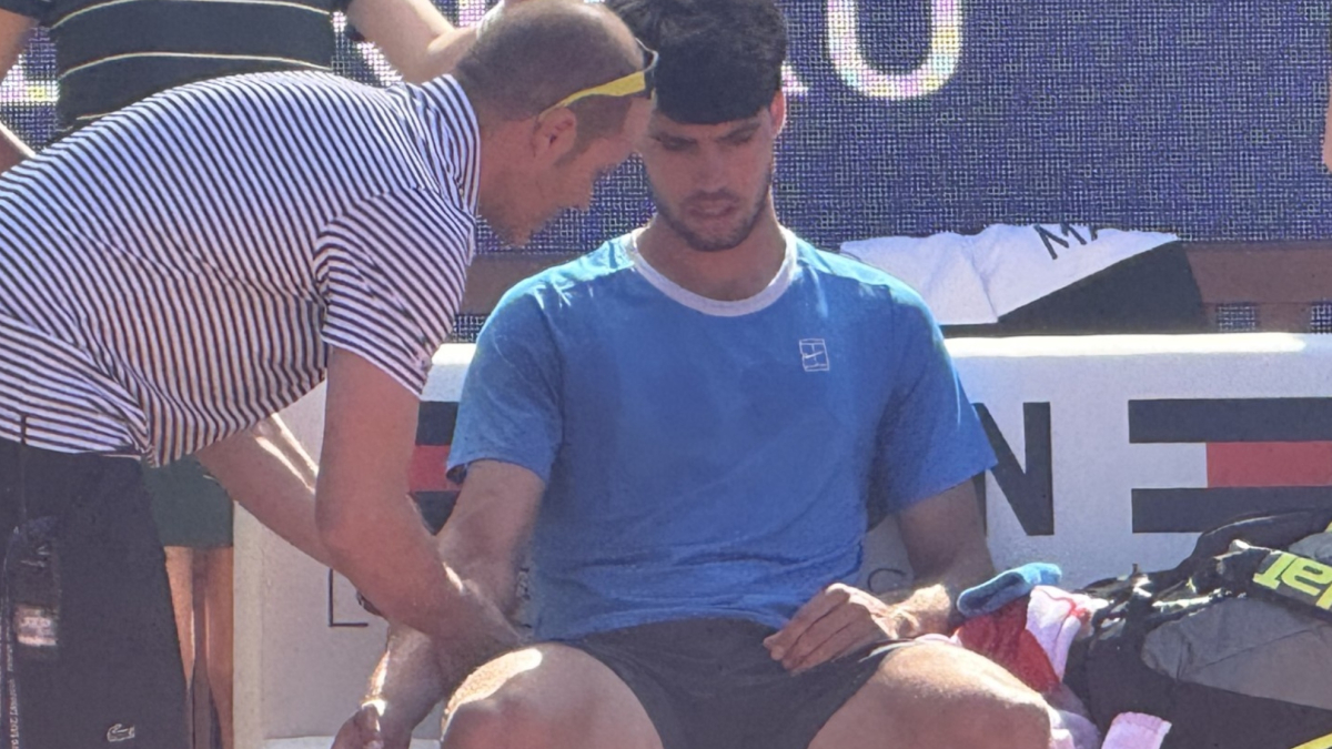Alcaraz da el susto: pide atención médica para su muñeca derecha