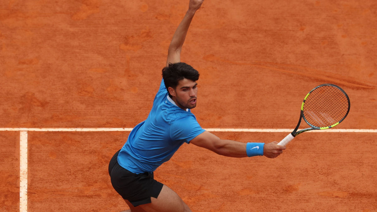 Alcaraz se trabaja su pase a octavos del torneo Conde de Godó