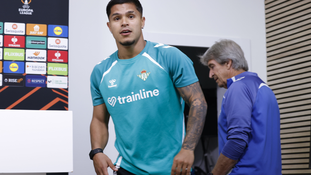 Cucho Hernández: "Cualquier delantero que tenga a Isco al lado lo va a hacer mejor"