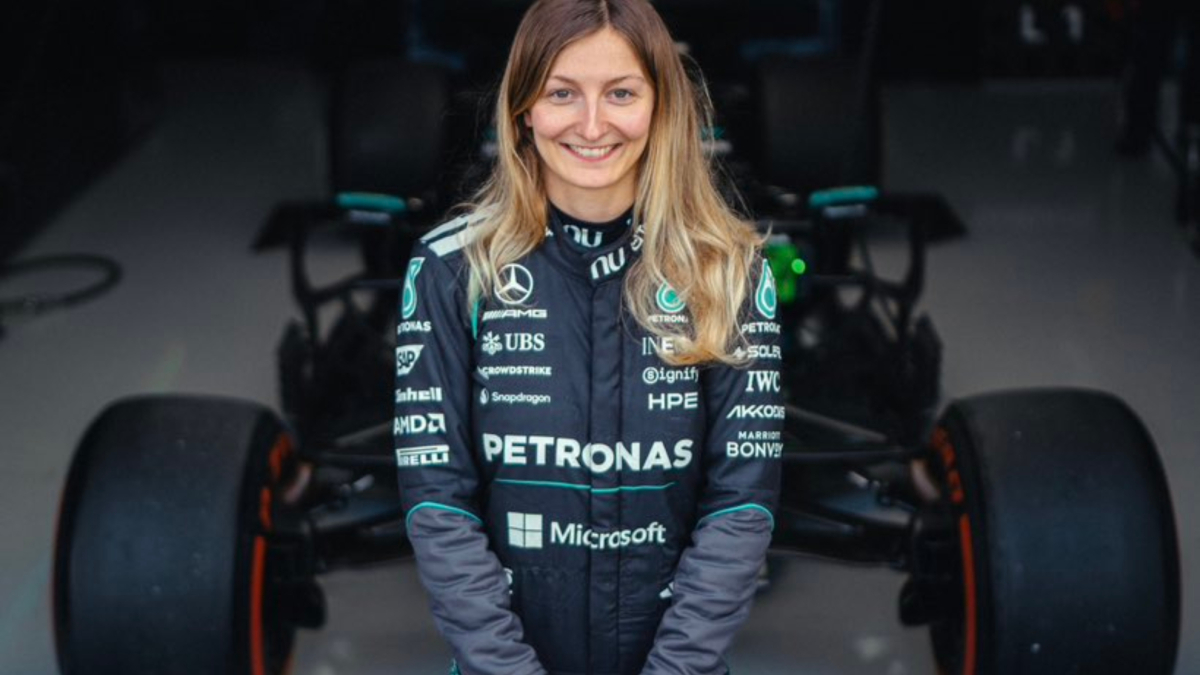 La segunda mujer de la década que prueba un F1 recibe la bendición de Hamilton: "Amo esto"
